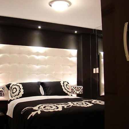 Hostal Media Luna ตรูคีโย ภายนอก รูปภาพ