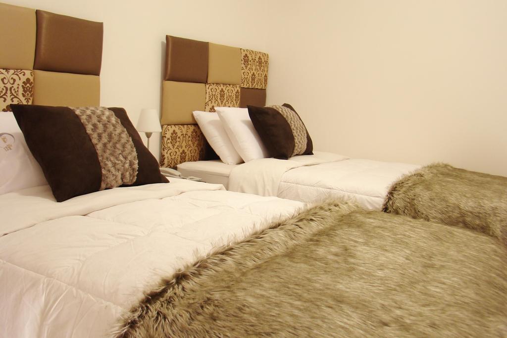 Hostal Media Luna ตรูคีโย ภายนอก รูปภาพ